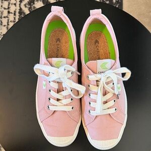 Cariuma Women's Blush Canvas Sneakers